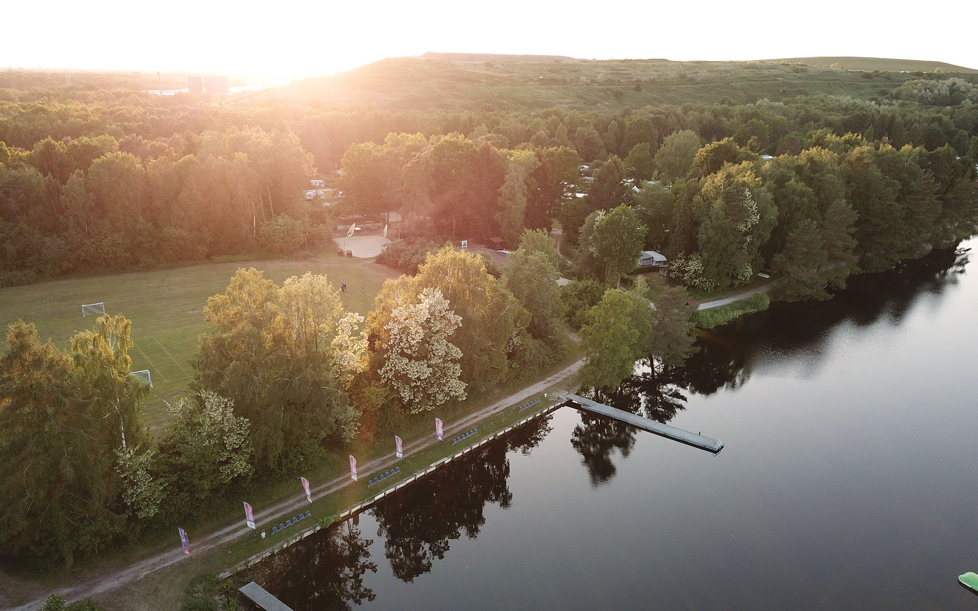 Blick von oben auf den See
